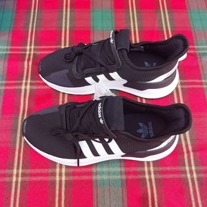 Adidas sneakers for teenagers